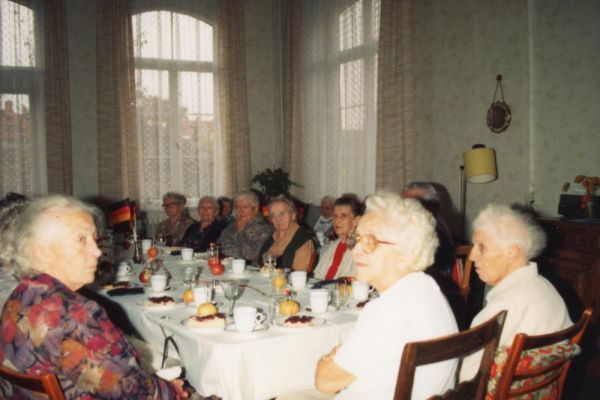 Feier zur Wiedervereinigung im Augusta-Viktoria-Stift 3.10.1990