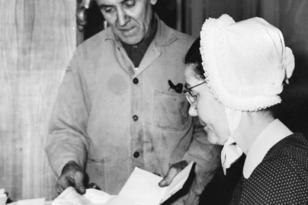 Hausmeister Alfred Schmidt und Diakonisse Ruth Kiene