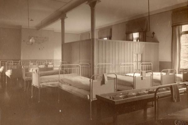 Schlafsaal der Bildungsschülerinnen 1914 oder früher